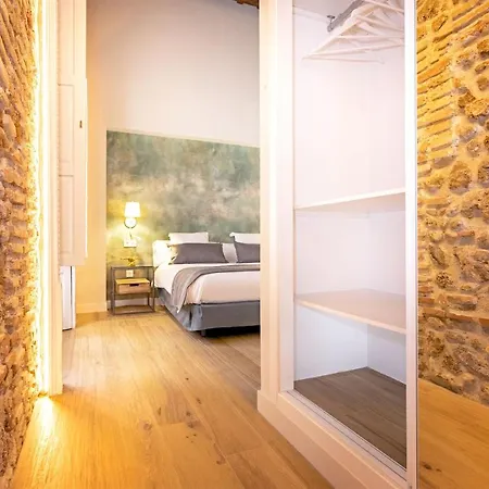 Апартаменти Genteel Plaza De Espana *