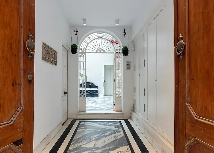 Genteel Plaza De Espana Apartment