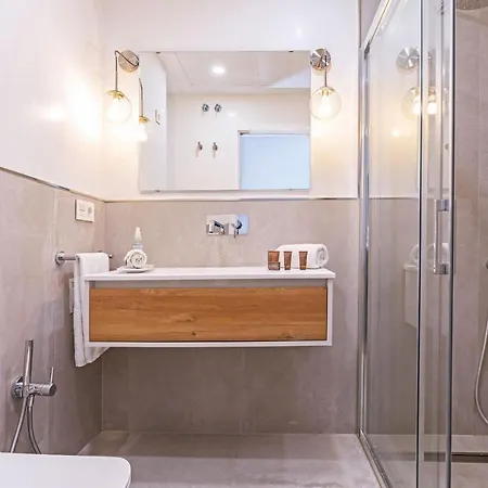 Genteel Plaza De Espana Apartment