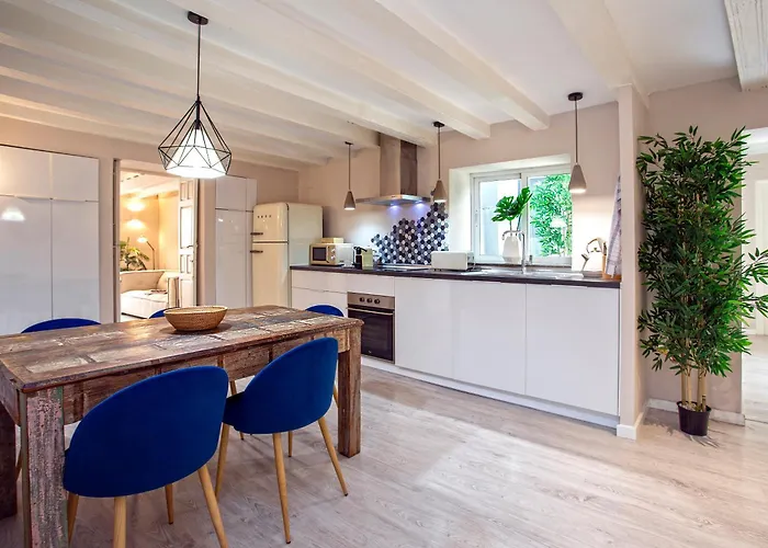 Genteel Plaza De Espana Cadiz